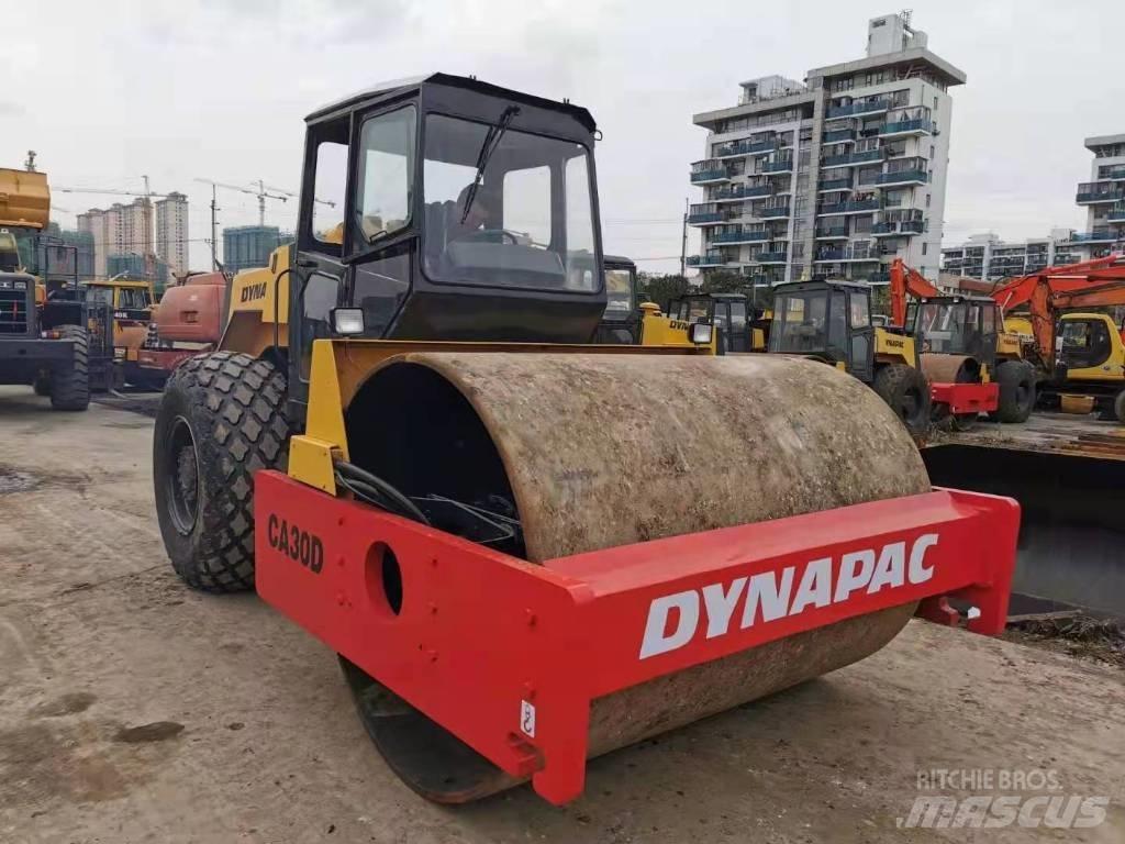 Dynapac CA 30 D Tahačové válce