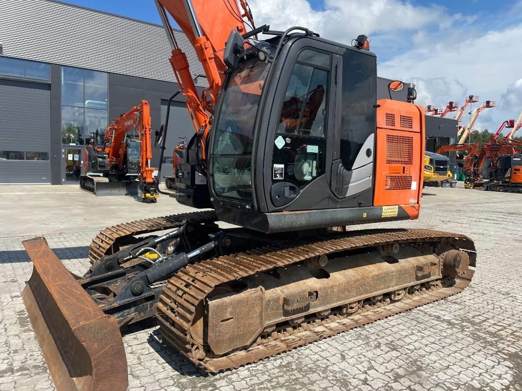 Hitachi ZX225USLC-5 Pásová rýpadla