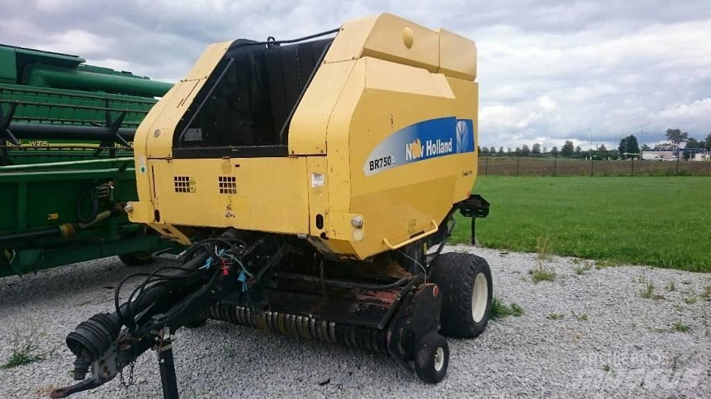 New Holland BR750A Lis na válcové balíky