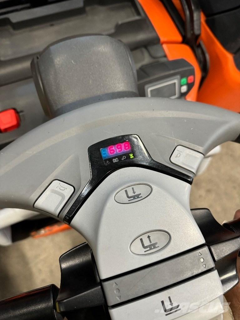 Toyota SPE160L Ručně vedené vysokozdvižné vozíky