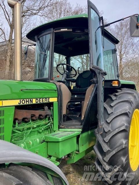 John Deere 3640 MFWD Traktory