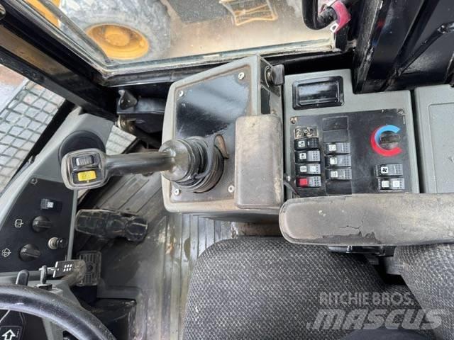 CAT 930 H Kolové nakladače