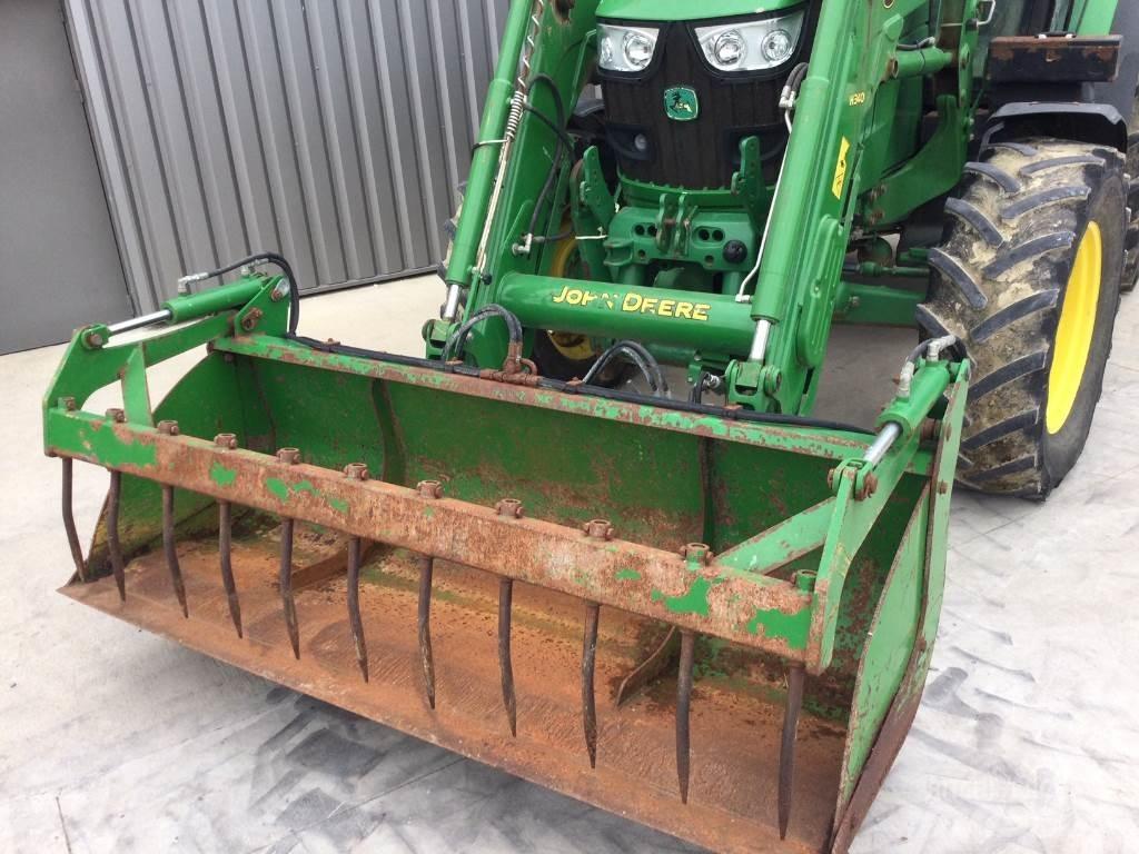 John Deere 6130R Traktory