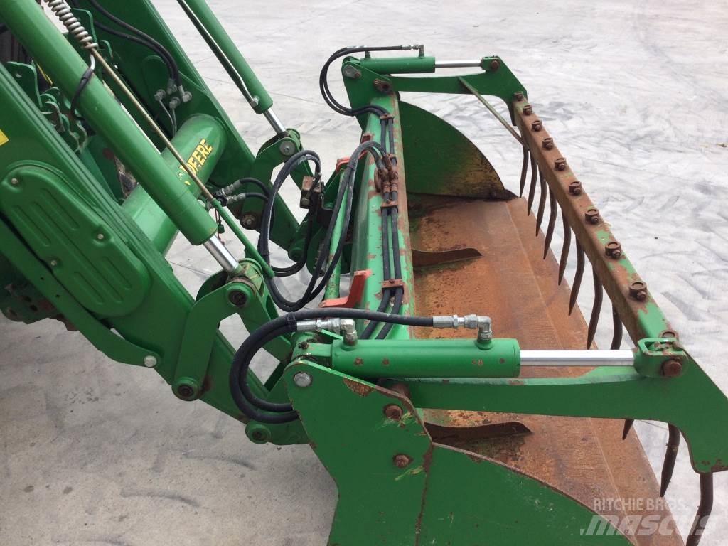 John Deere 6130R Traktory