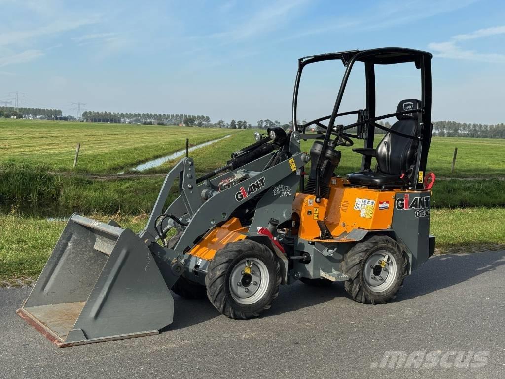 GiANT G 1200 Kolové nakladače