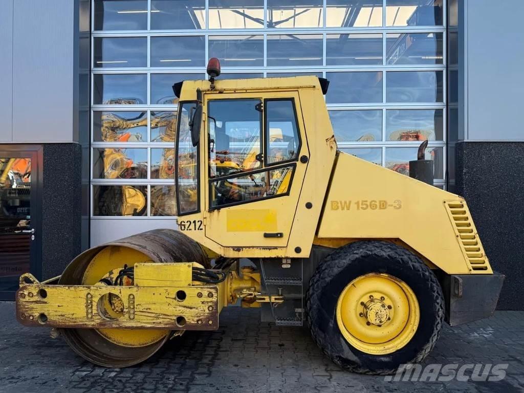 Bomag BW156D-3 Pneumatikové válce
