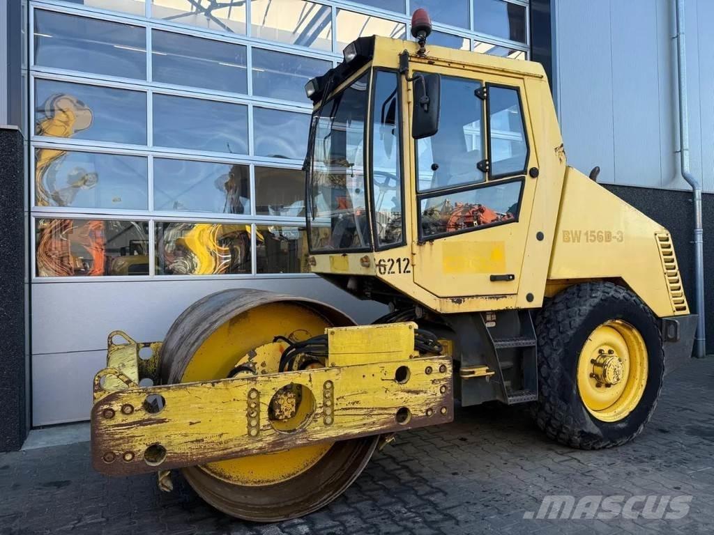Bomag BW156D-3 Pneumatikové válce