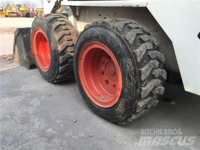 Bobcat S 130 Smykem řízené nakladače