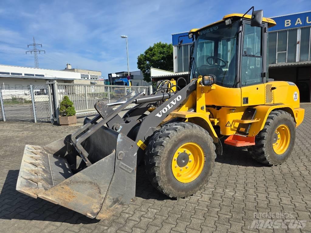 Volvo L 30 G Kolové nakladače