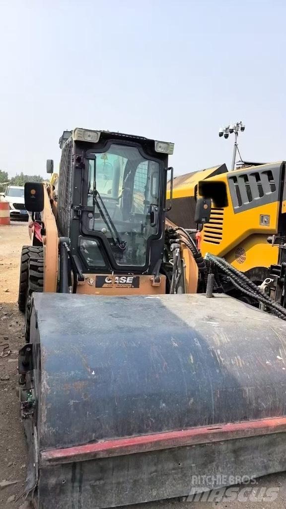 CASE SR 130 Smykem řízené nakladače