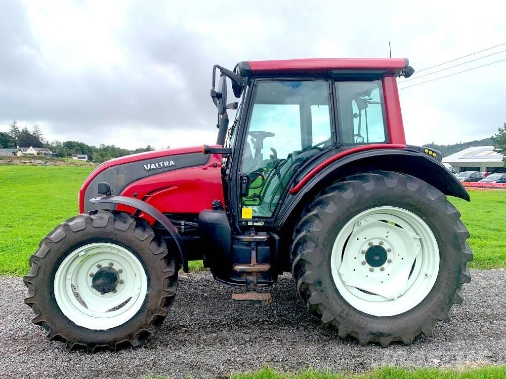 Valtra N101 Tractor Lesní traktory