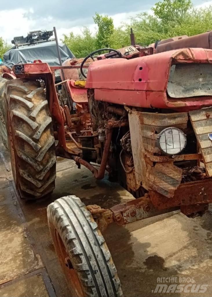 Massey Ferguson 165 Traktory