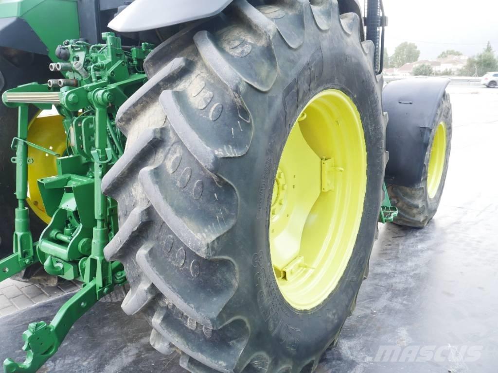 John Deere 6800 Traktory