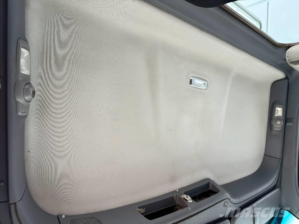 Peterbilt 567 Tahače