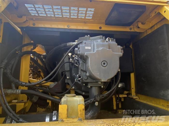 Komatsu PC450-8 Pásová rýpadla