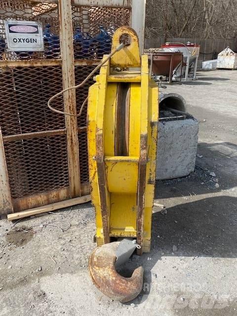 Liebherr HS 885 HD Pásové jeřáby