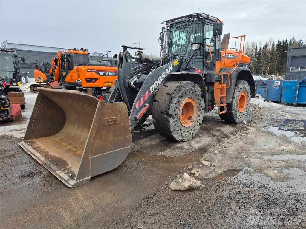 Develon DL320-7 Kolové nakladače