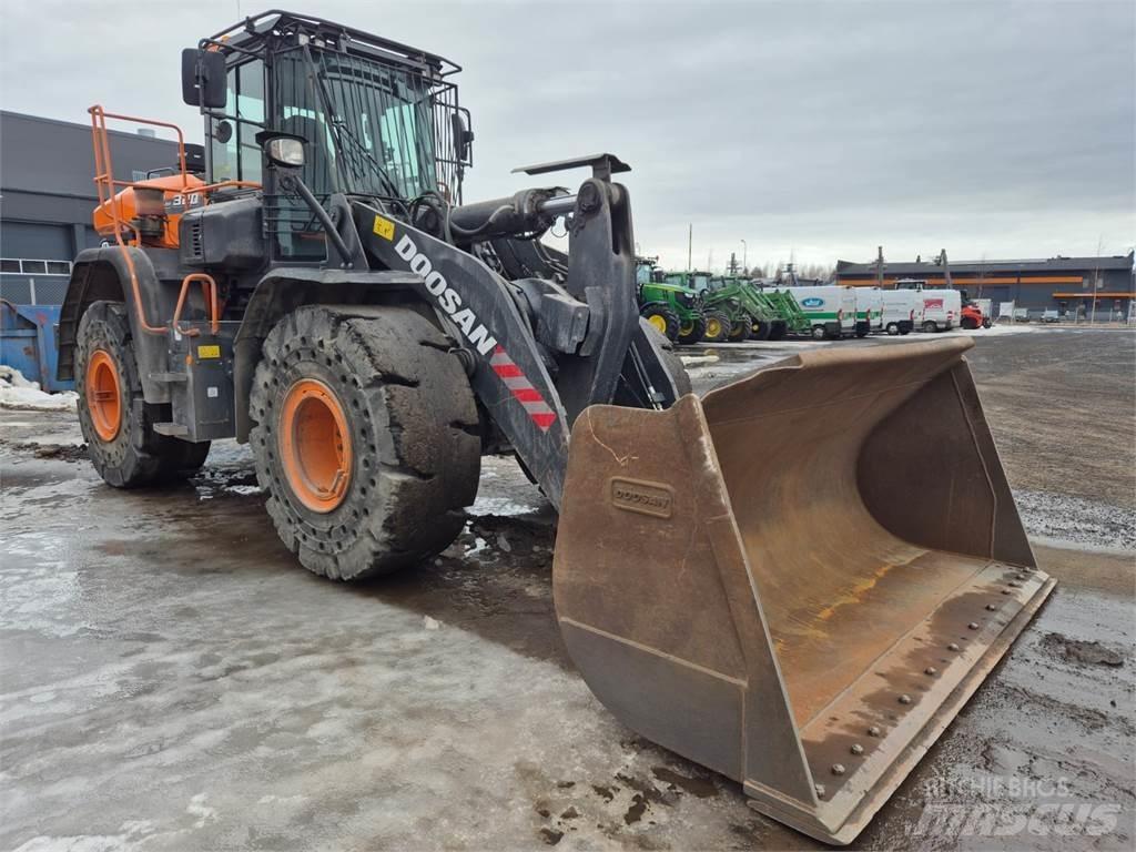 Develon DL320-7 Kolové nakladače