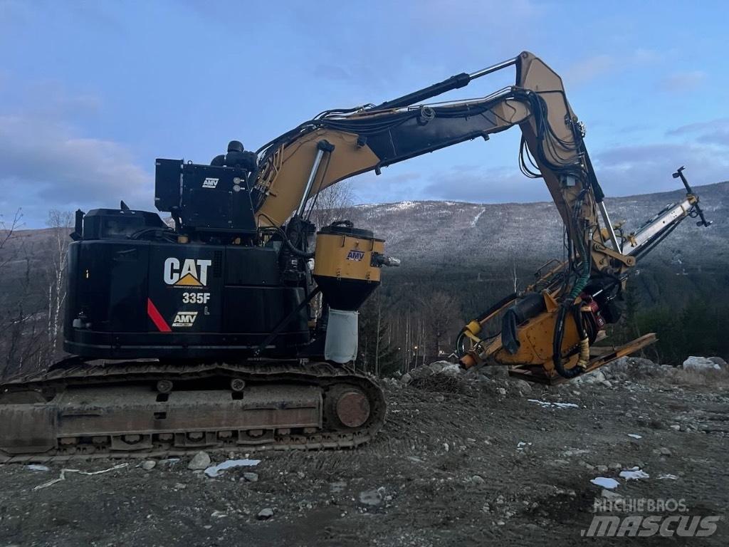 CAT 335 F L CR Povrchové vrtací stroje