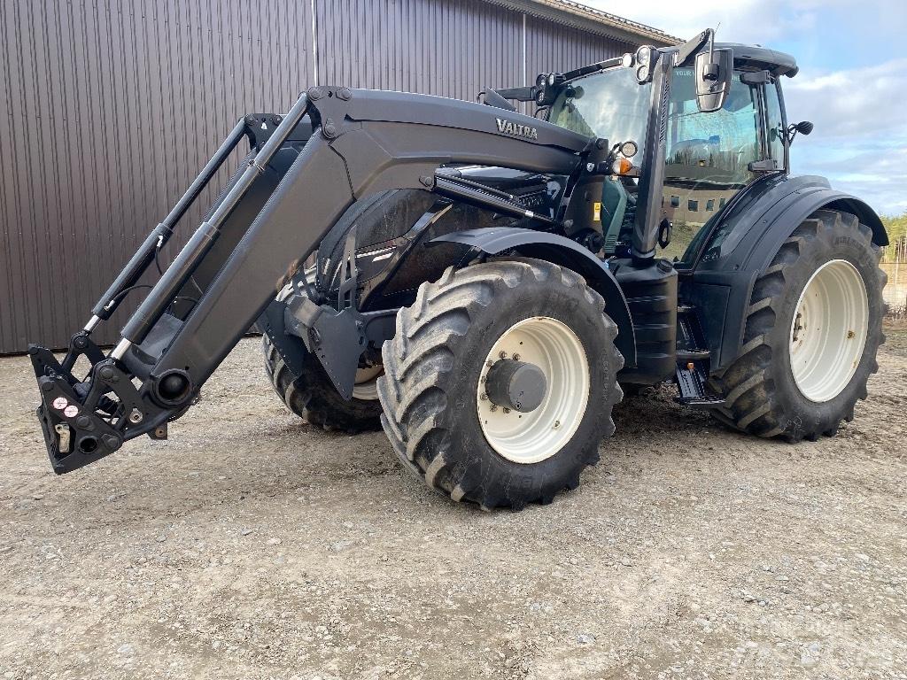 Valtra T 254 V Traktory
