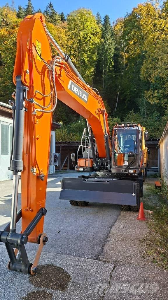 Develon DX 210 W-7 Kolová rýpadla