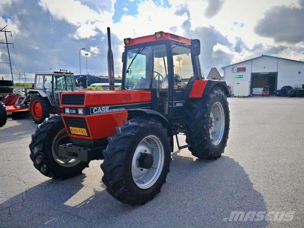 Case IH 1056 XL Traktory