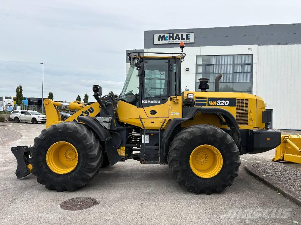 Komatsu WA320-7 Kolové nakladače