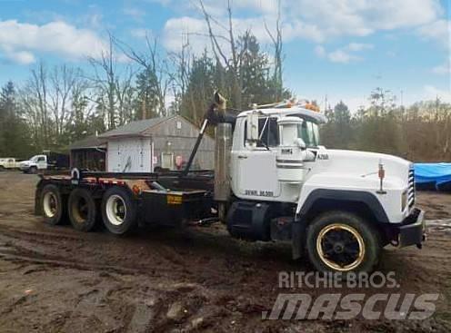 Mack RD 686 SX Lanový nosič kontejnerů
