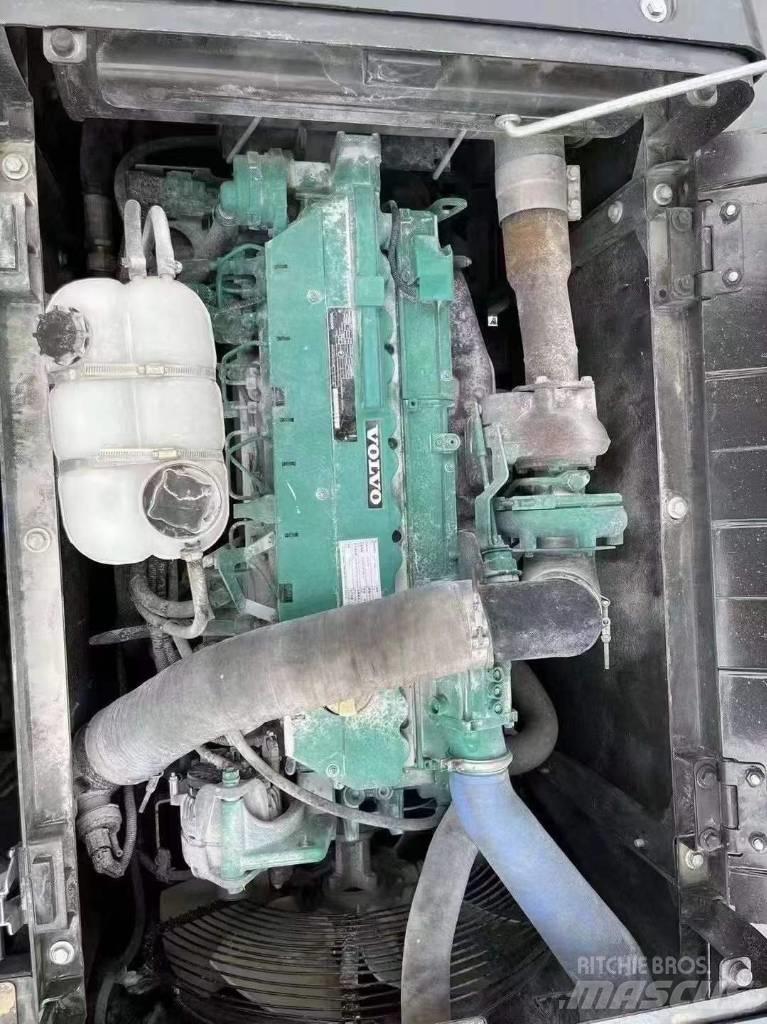 Volvo EC240 Pásová rýpadla
