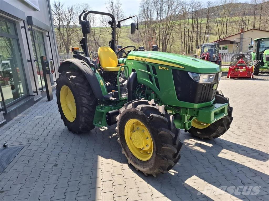 John Deere 5050E Traktory