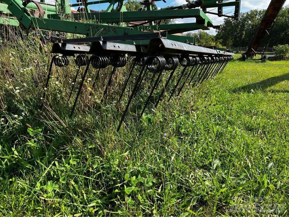 John Deere 960 Kultivátory