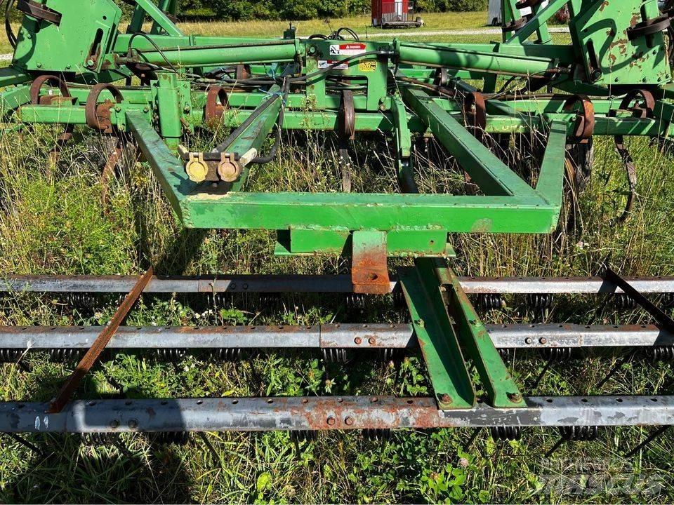 John Deere 960 Kultivátory