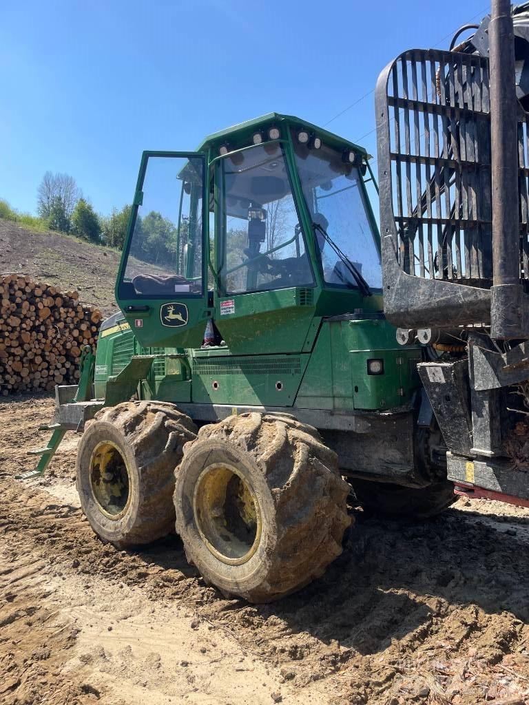 John Deere 1110G Vyvážecí traktory