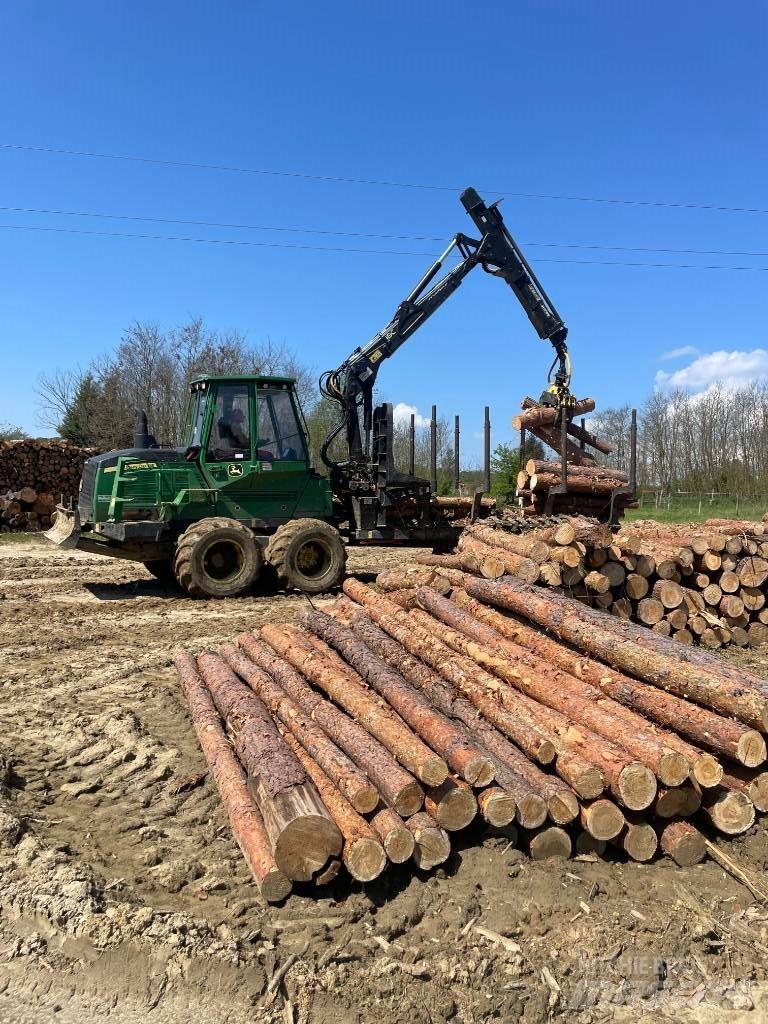 John Deere 1110G Vyvážecí traktory