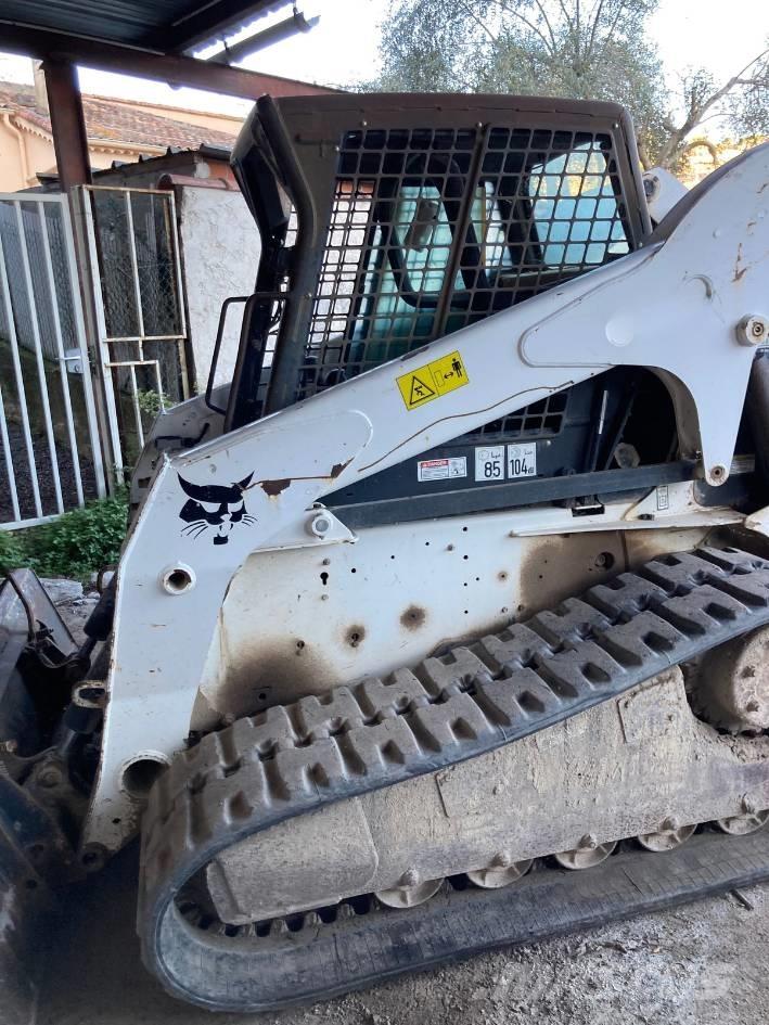 Bobcat T 300 Smykem řízené nakladače