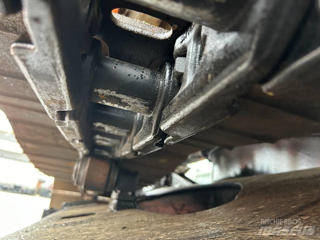 Hitachi ZX 135 US Pásová rýpadla