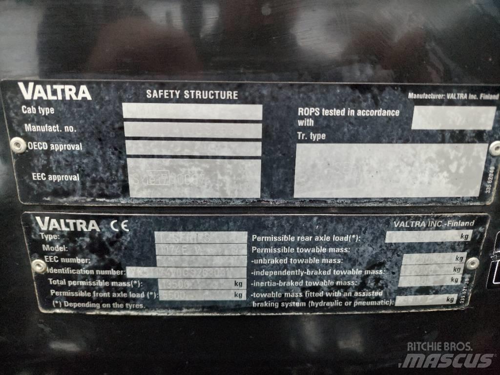 Valtra T 174 VERSU Traktory