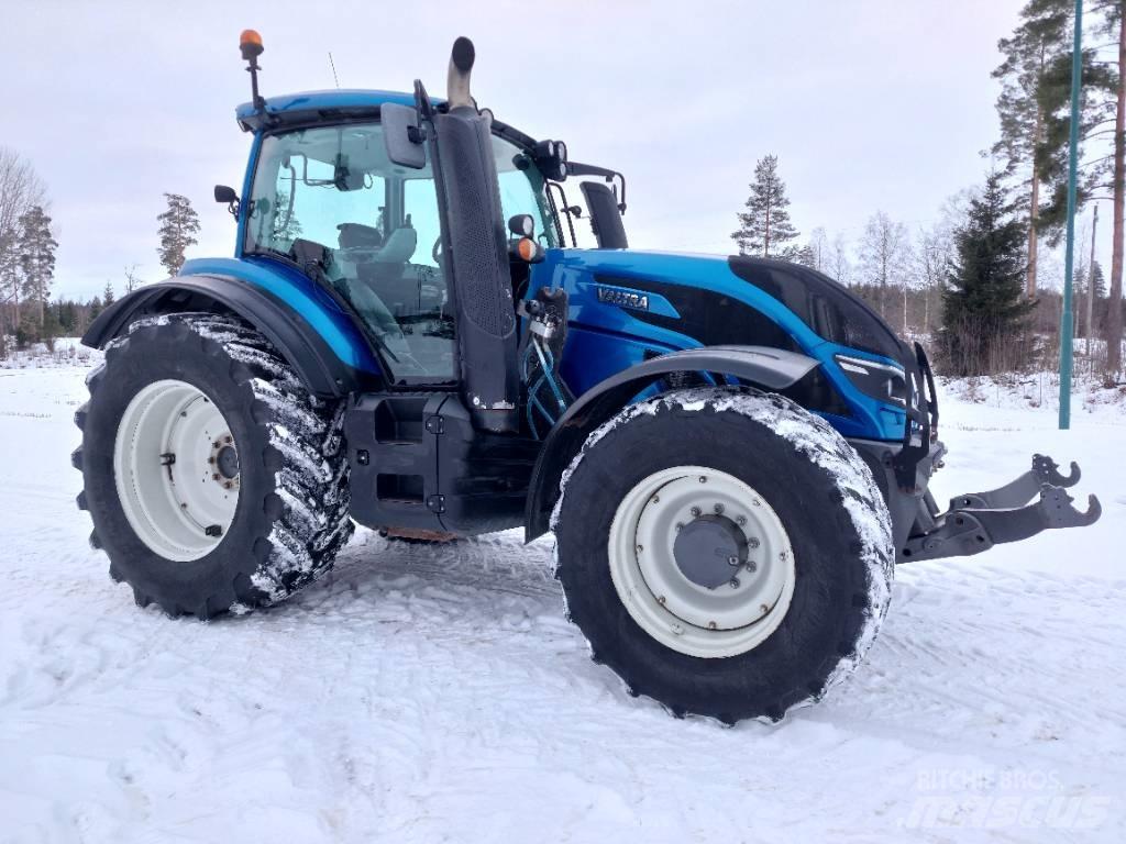 Valtra T 174 VERSU Traktory