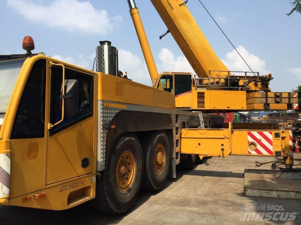 Terex Demag 250T Univerzální terénní jeřáby