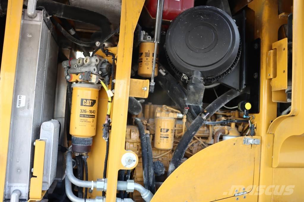 CAT 928H Kolové nakladače