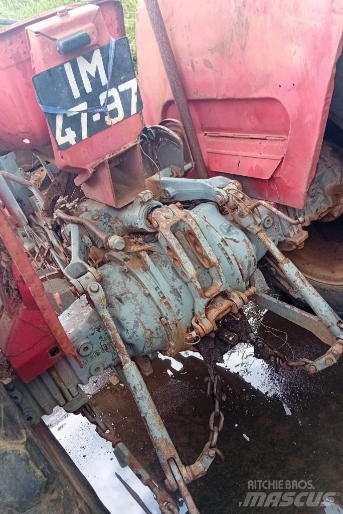 Massey Ferguson 165 Traktory