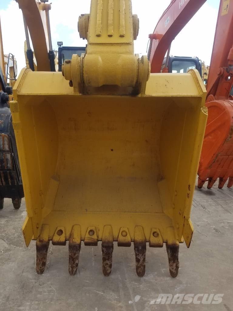 Komatsu PC 220-8 Pásová rýpadla