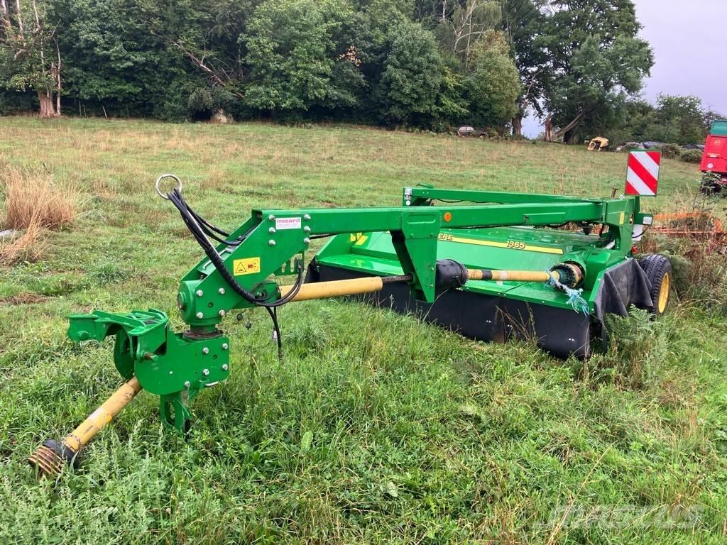 John Deere 1365 Sekačky namontované a tažené