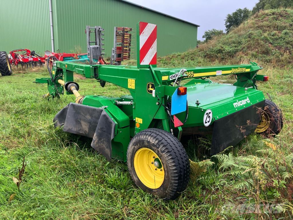 John Deere 1365 Sekačky namontované a tažené