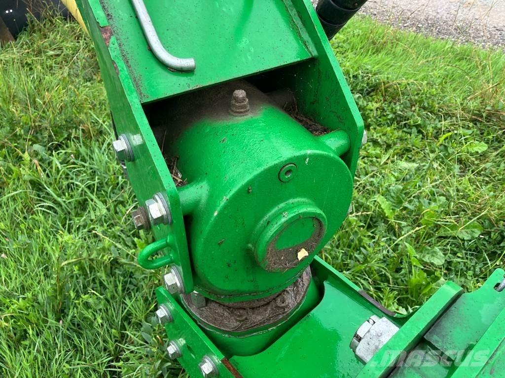 John Deere 1365 Sekačky namontované a tažené