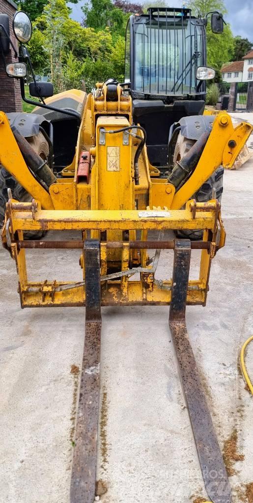 JCB 535-125 Teleskopické manipulátory
