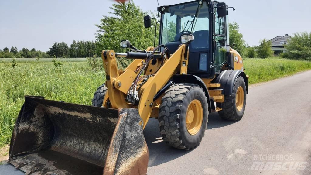 CAT 908M Kolové nakladače