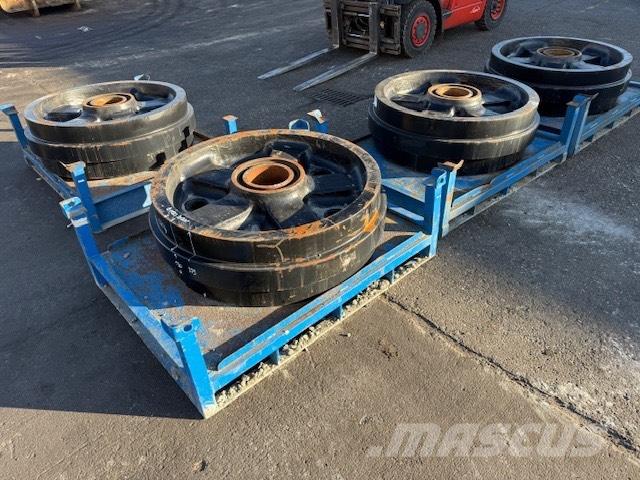 CAT 6020 NEW IDLER Pásy, řetězy a podvozek