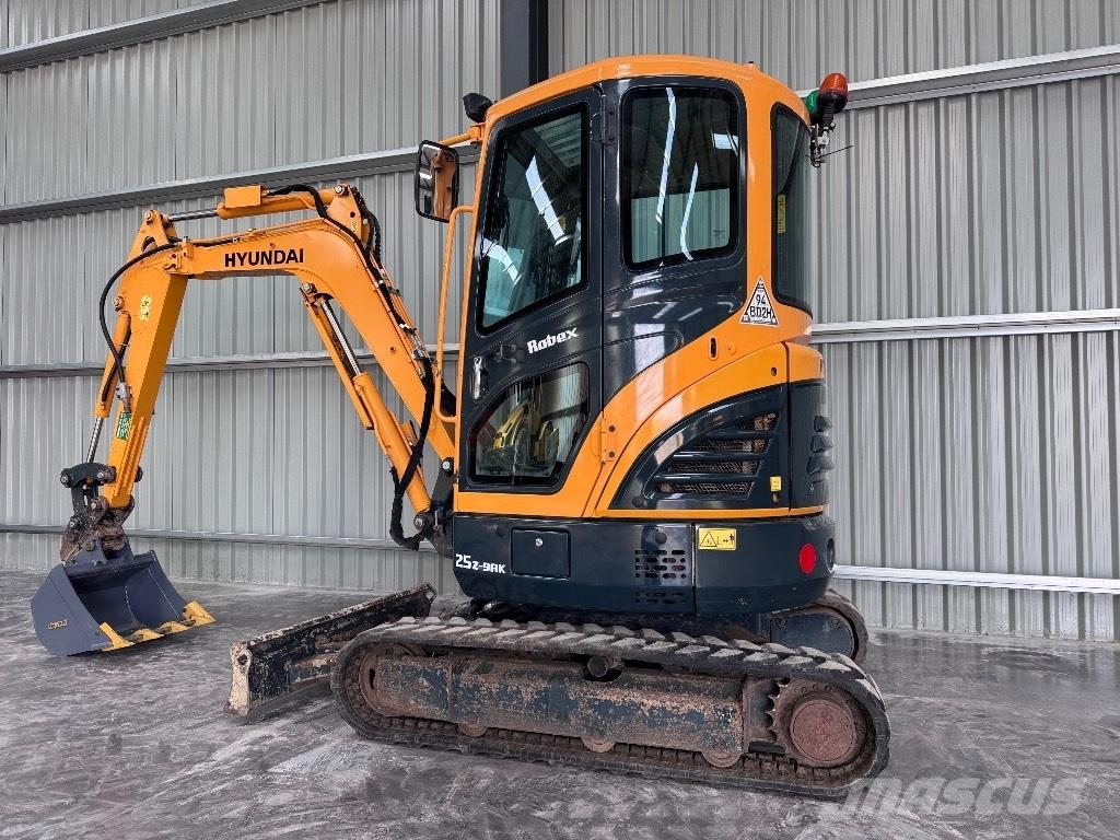 Hyundai R25Z-9 AK Mini rýpadla < 7t
