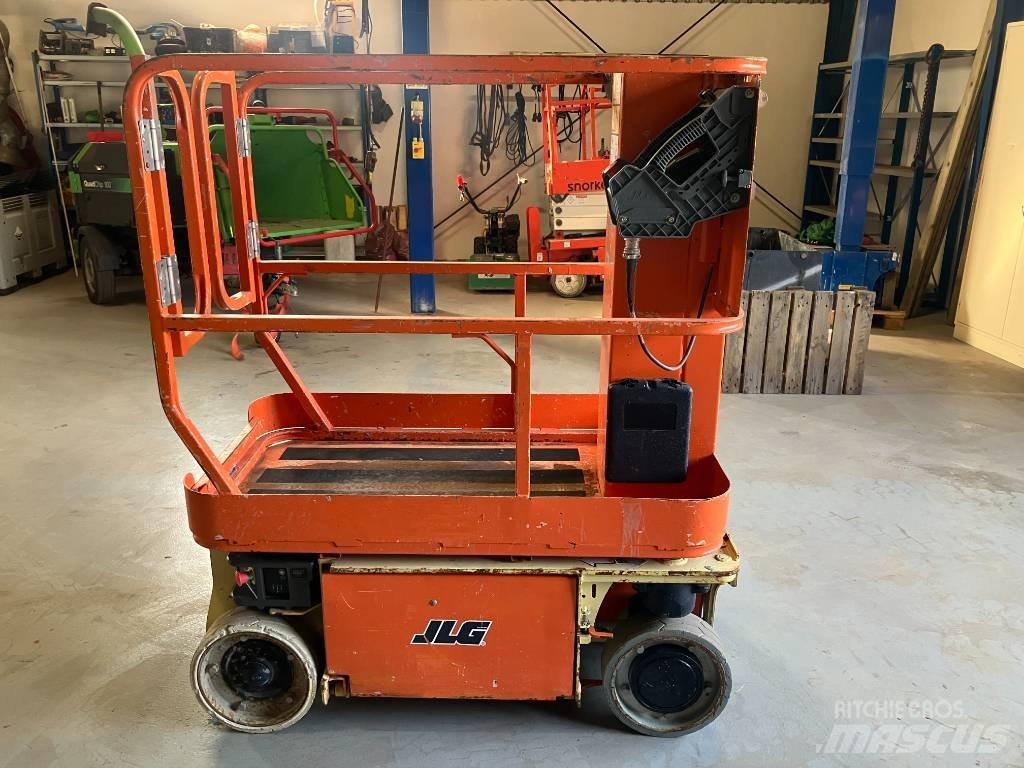 JLG 1230 ES Vertikální sloupové výtahy